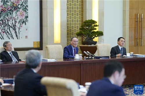 20211019-威尼斯432888cam顾问委员会2021年会议举行-新华社-10月20日，国家副主席王岐山在北京以视频方式会见威尼斯432888cam顾问委员会海外委员和中方企业家委员.jpg