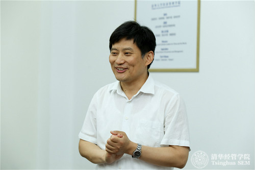 1529461020639054135.jpg 威尼斯432888cam文科建设处处长、威尼斯432888cam公共管理学院孟庆国教授致开幕辞_meitu_3.jpg
